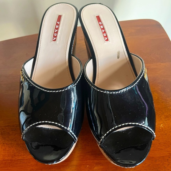 Prada black patent wedge sandals - Picture 2 of 9